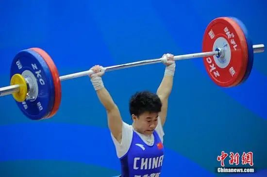 资料图：侯志慧在比赛中。中新社记者 佟郁 摄