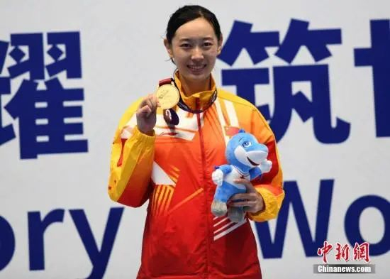 资料图：孙一文夺得军运会女子重剑冠军。中新社记者 周毅 摄