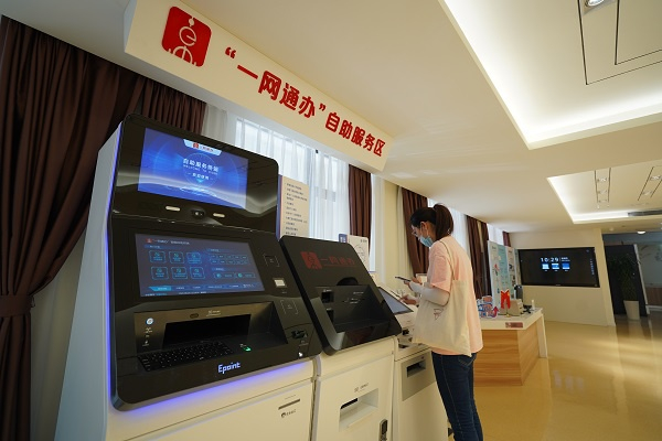 图说：“一网通办”进小区