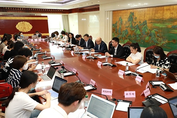 教育部召开新闻通气会，介绍义务教育课后服务和暑期托管服务工作有关情况（图片来源：教育部网站）