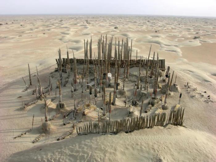 新疆小河墓地遗址。新疆文物考古研究所 供图