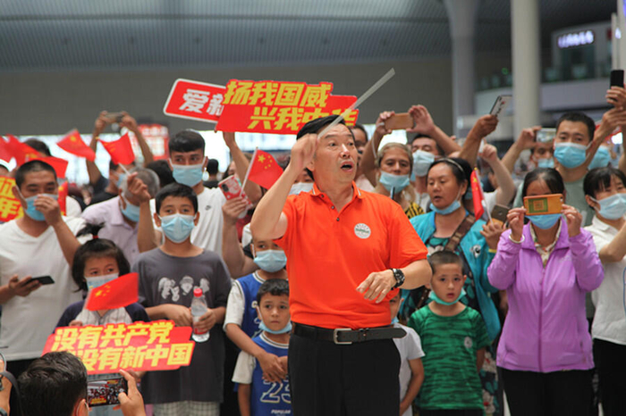 新疆铁路部门与塔里木大学联合举办快闪演出活动。李昊轩摄央广网发