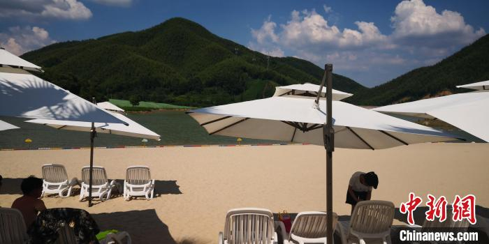 图为“天空之城”景区，刘亮摄。