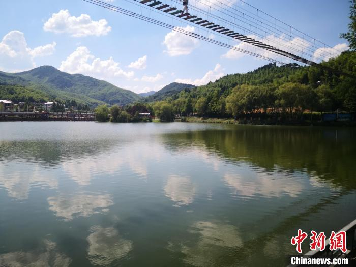 图为“天空之城”景区，刘亮摄。