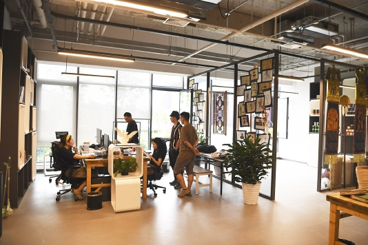 此次演出的布景、服装与道具均由国家大剧院台湖舞美艺术中心制作工坊完成制作。