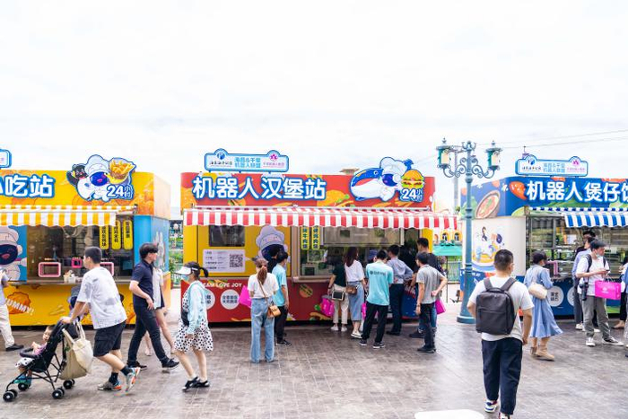机器人汉堡站美食体验区现场图