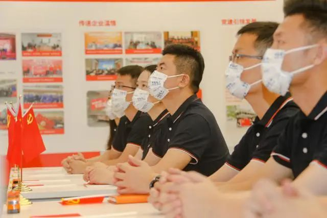 ▲货拉拉员工收看庆祝中国共产党成立 100 周年大会直播