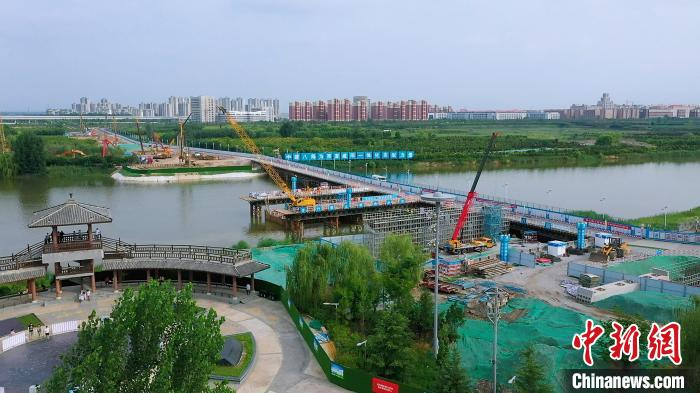 图为渭河大桥便桥。　咸阳高新区供图