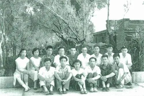 初期卫星总体组成员（图源：中国科学院）