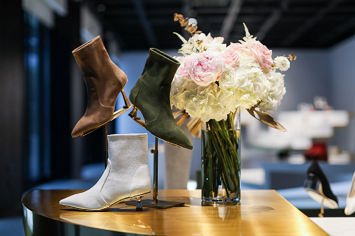 图片来源：STUART WEITZMAN