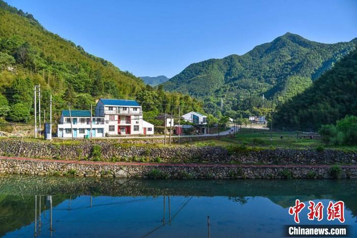 资料图：浙江台州黄岩上郑乡山居风光。范宇斌 摄