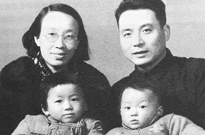 邓稼先和家人（图源：中国组织人事报新闻网）