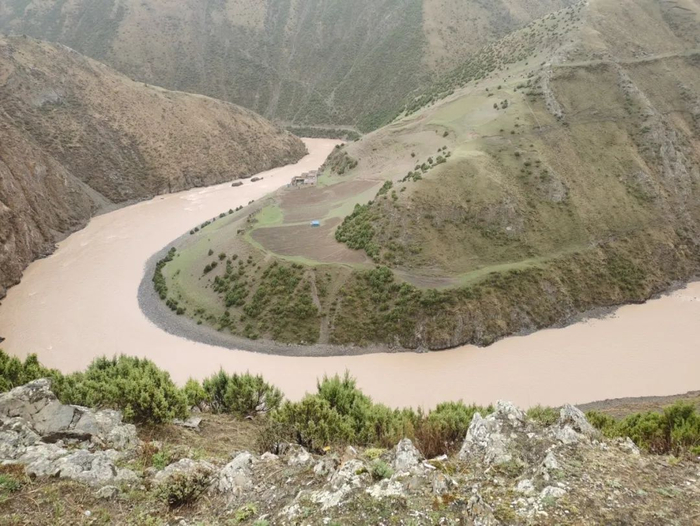 （比如怒江大拐弯，汪永晨摄）