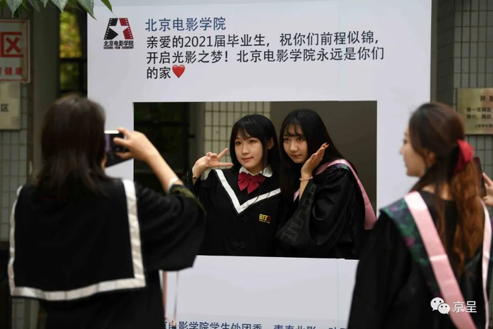 在“朋友圈”晒出最美青春