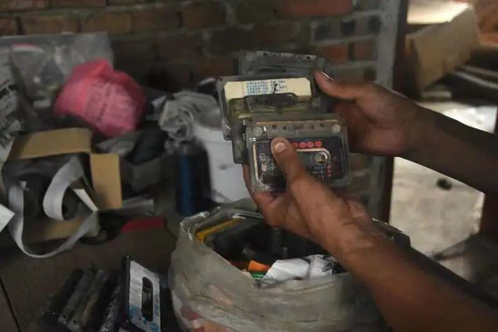  林英德年轻时收藏的磁带。中青报·中青网见习记者 焦晶娴/摄