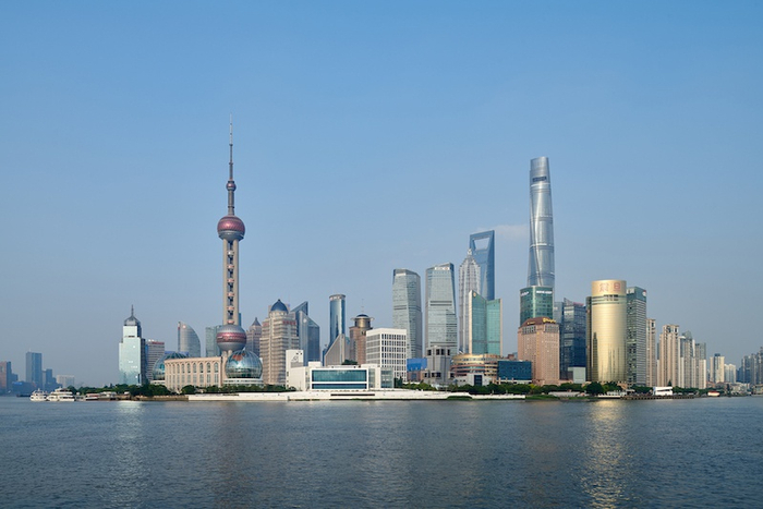 从外滩看陆家嘴，白色的浦东美术馆格外瞩目。（浦东美术馆供图）