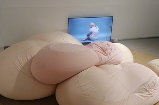     徐若昕设计的沙发 受访者供图