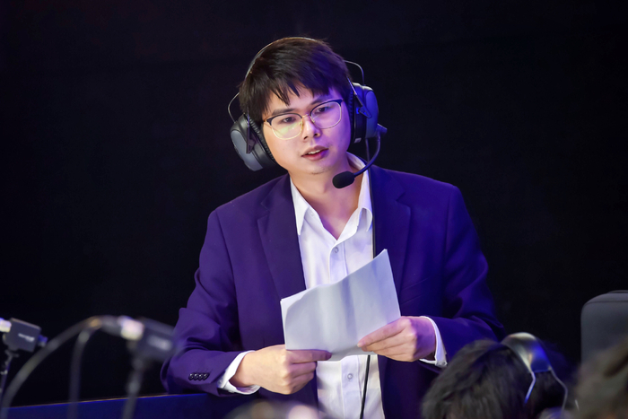 KPL五冠教练久哲。