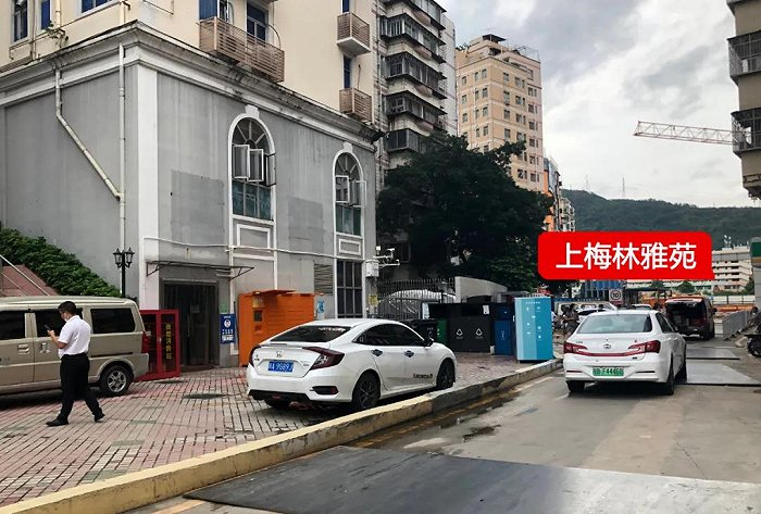 上梅林雅苑周边略显拥挤 图片来源：界面楼谈