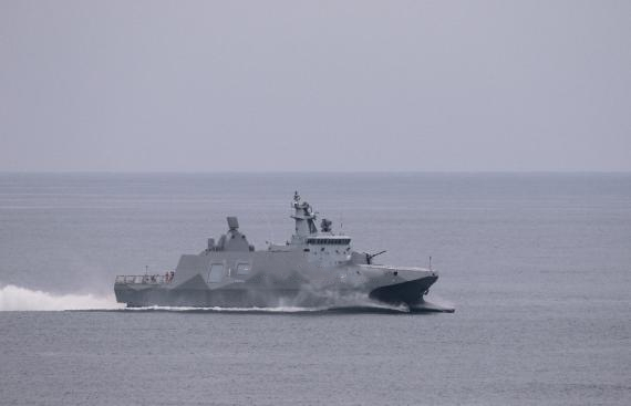 “塔江”舰正在宜兰外海进行海试 图源：社交媒体