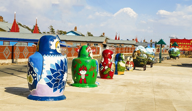 边疆村俄罗斯族风情套娃广场。 逊克县委宣传部 供图