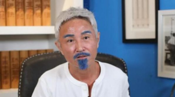 60岁男星为孩子将举家移居国外，21岁自闭症儿子曾被霸凌