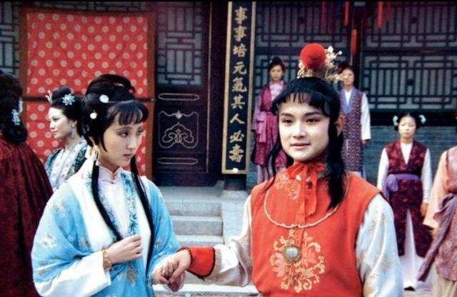 小小的手帕用处多:古代手帕在文学作品中,有哪些功能与用途?