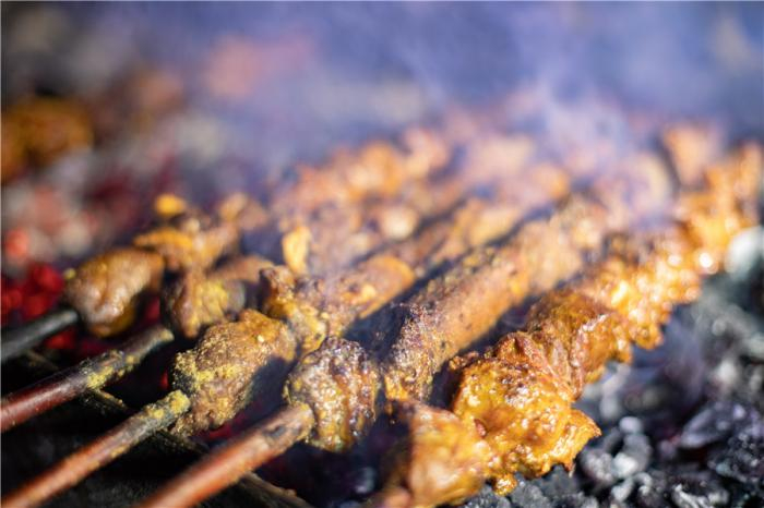 红柳烤串 和田地区融媒体中心 供图