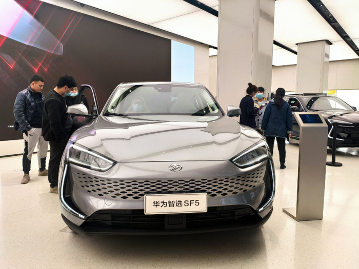 华为智选塞力斯SF5。（肖逸思/摄）