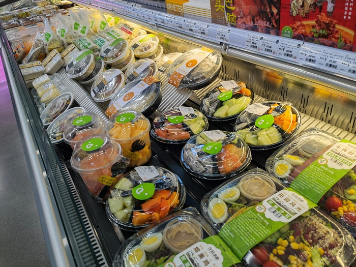 冷柜中各色预置菜品 新京报贝壳财经记者 白华兵 摄