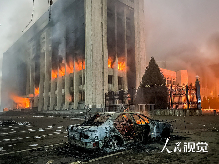 当地时间2022年1月5日，哈萨克斯坦阿拉木图街头。&nbsp; &nbsp;人民视觉 图