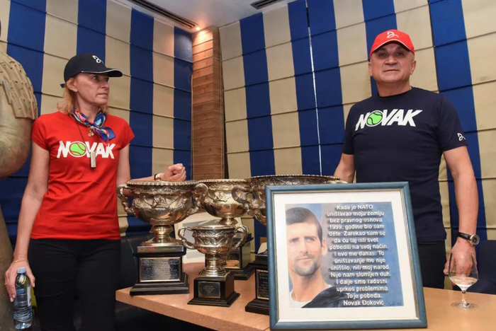 当地时间1月6日，德约科维奇家人召开新闻发布会，就德约科维奇在澳大利亚的遭遇表达不满和愤怒。/IC photo