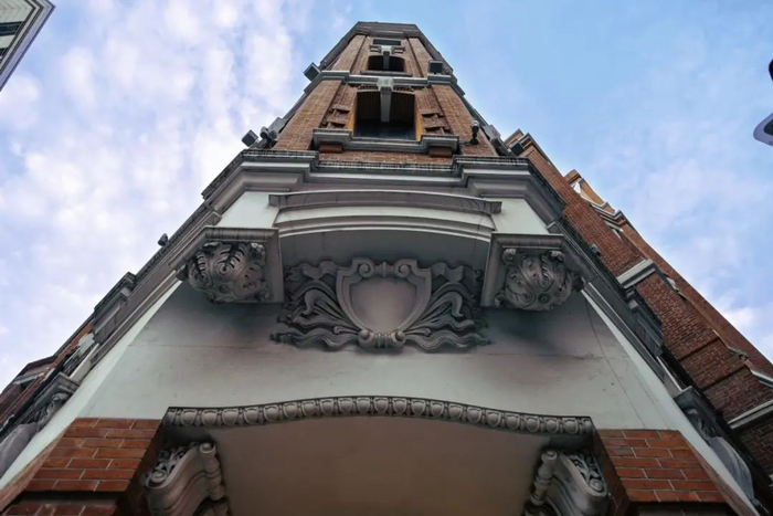 修缮后西北立面转角细部