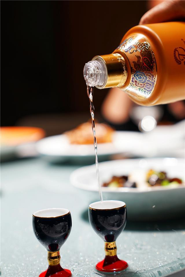 从网红小吃到美酒佳酿,温州两兄弟,用贴口福传递东方美学的韵味