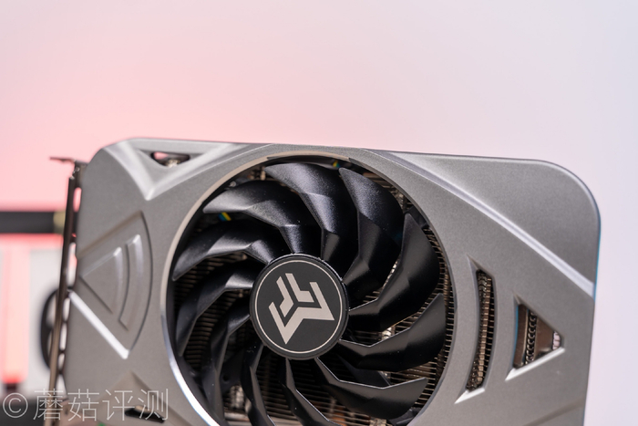 体积小巧，外形精致、影驰RTX3060金属大师Mini显卡 评测__财经头条__新浪财经