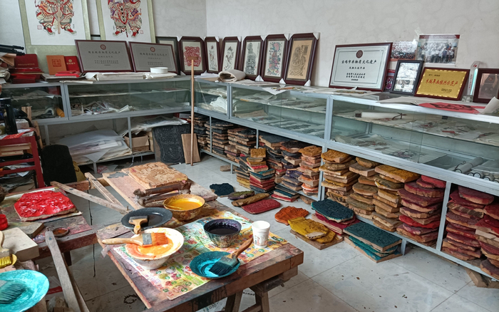 南小里村，邰伟伟家的一间屋子开辟成了工作间。受访者供图