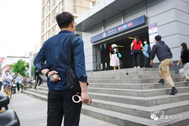 ▲反扒便衣警察小曹。受访者供图