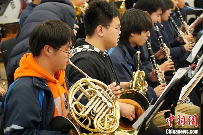 图为学生演奏。　九美旦增 摄