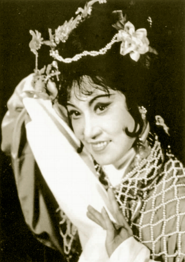 在《西厢记》中扮演崔莺莺