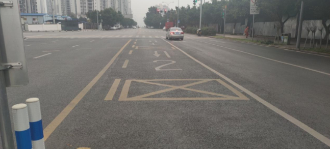 “多车串联掉头”地面标识 沙坪坝区警方供图