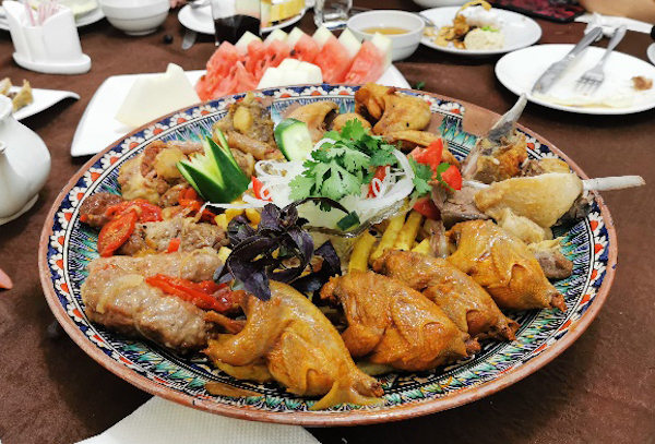 布哈拉夜市上的美食