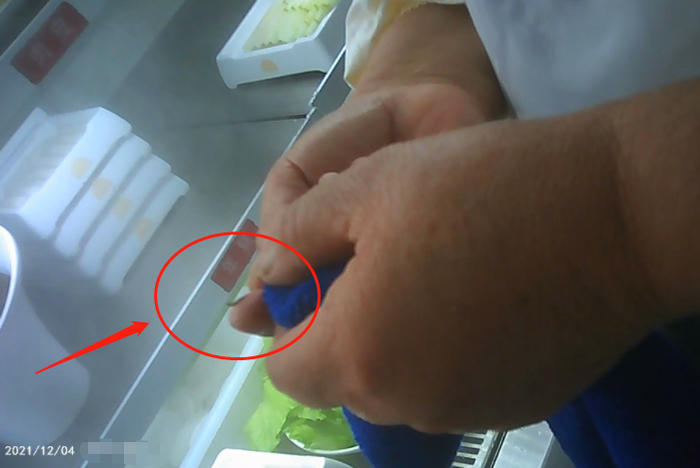 ▲&nbsp;餐架上也有诸多虫子&nbsp;图源：中国质量新闻网