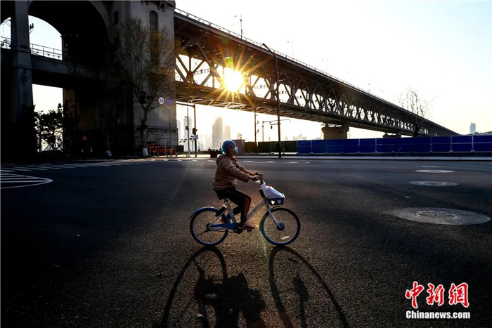 武汉长江大桥 中新社记者 张畅 摄