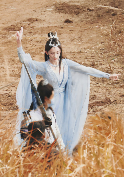 古力娜扎雪鹰领主饭拍路透图美女白到发光了是仙女没错了