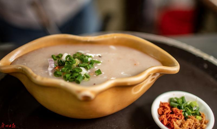 “水菱角”濑粉形似‘泮溪五秀’之菱角而得名 （庄小龙 摄）