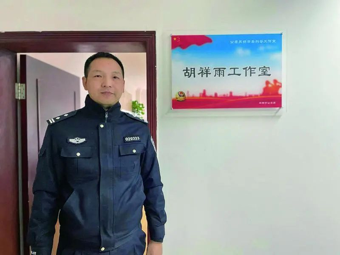 ▲2021年12月27日，胡祥雨和他的寻亲工作室。新京报记者 周思雅 摄