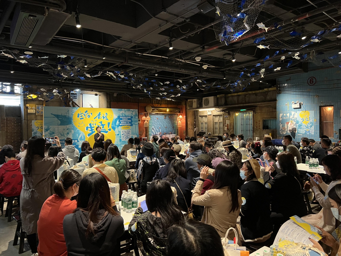 “生活，本该生猛！”摄影展（图片来源：广州文和友）