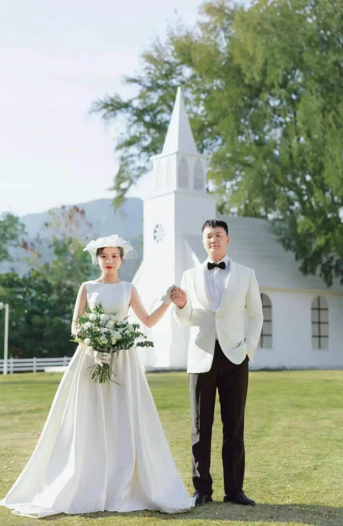 ▲王津与陈聪的婚纱照。