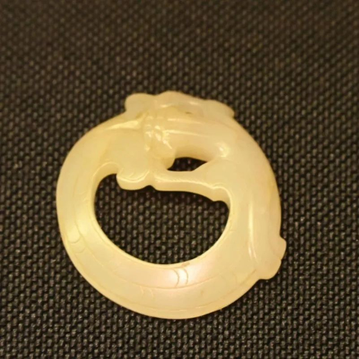  魏晋  螭形玉珮 