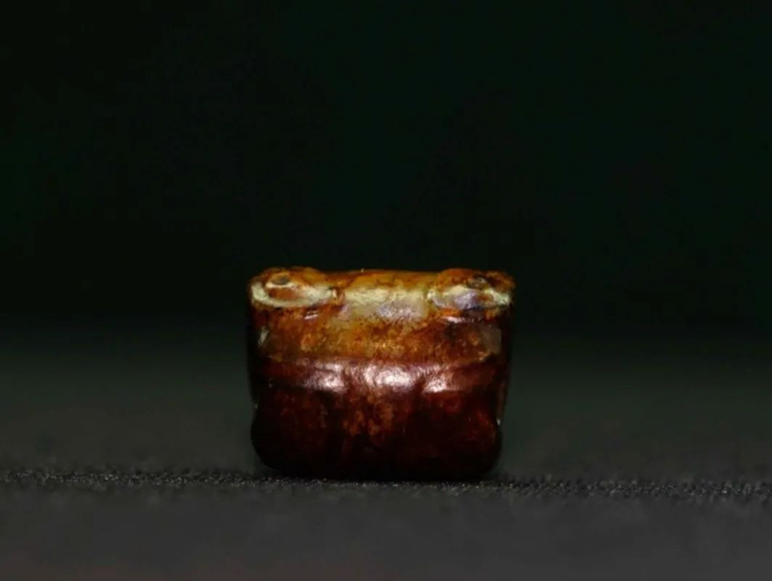 虎首形玉珮  新石器时代石家河文化 